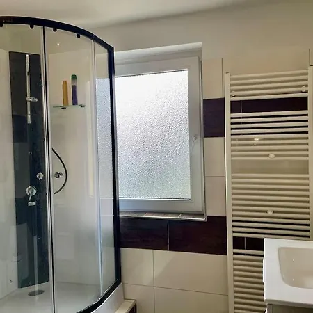 Düsseldorf Messe&airport, 2-bedroom With Kitchen&garden Appartement