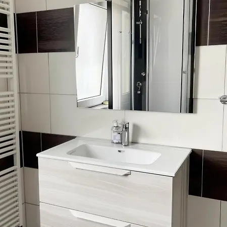 公寓 Duesseldorf Messe And Airport, 2-bedroom With Kitchen And Garden 杜伊斯堡