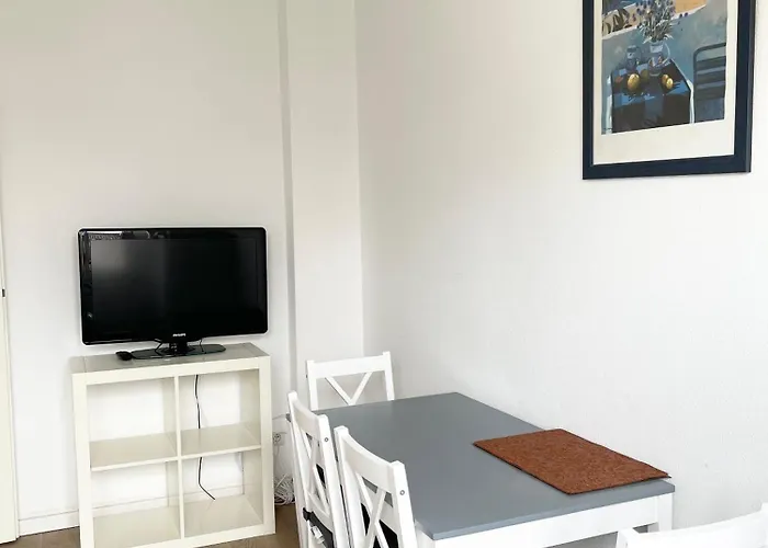 Duesseldorf Messe And Airport, 2-bedroom With Kitchen And Garden Apartment