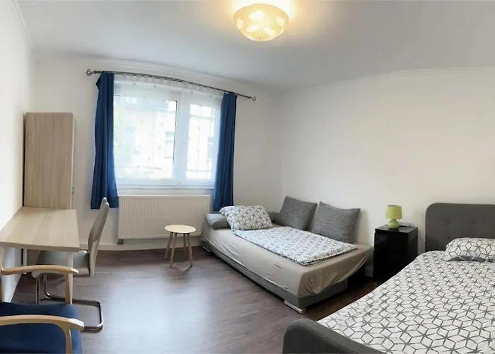 Duesseldorf Messe And Airport, 2-bedroom With Kitchen And Garden Apartment *